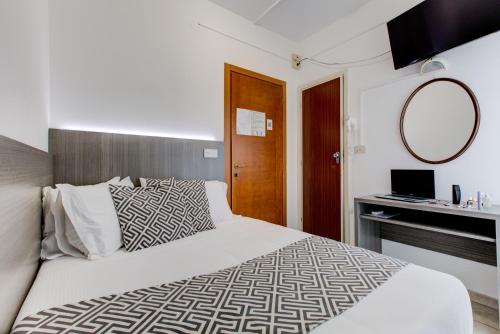 Hotel Grazia Room Type - Economy Double Room With French Bed
