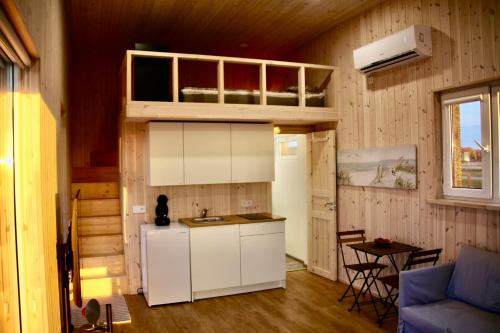AITVARU TERASOS apartamentai pirmame aukšte su terasa į kanalą (AITVARU TERASOS apartamentai pirmame aukste su terasa i kanala) in Priekule
