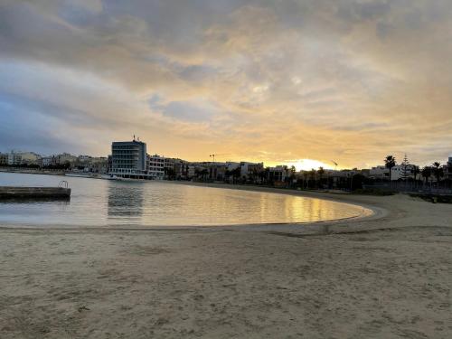 Hotellet från utsidan, Sunrise Apt near beach SmartTV & Netflix in Birzebbuga