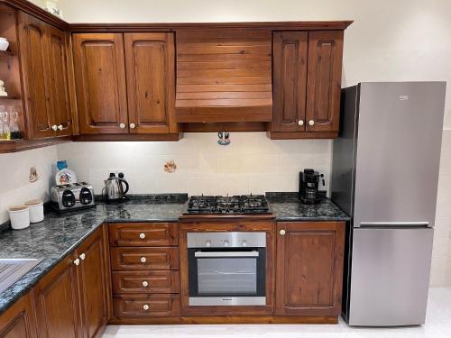 kök, Sunrise Apt near beach SmartTV & Netflix in Birzebbuga