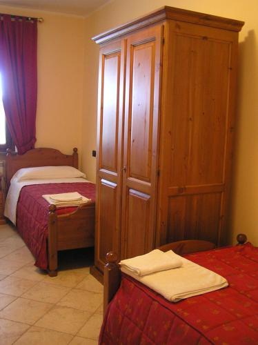 2 twin beds