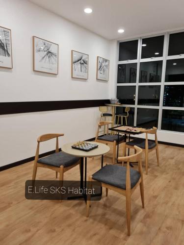 Bar/lounge, E.Life SKS Habitat
WiFi+Netflix in Larkin