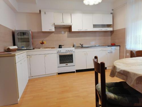 ห้องครัว, Bela golobica Bogojina in โมราฟสเกโทพลิซ