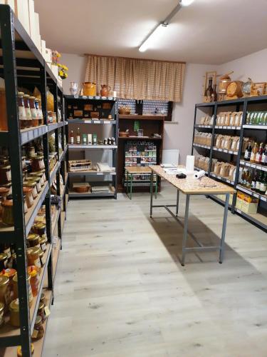 อาหารและเครื่องดื่ม, Bela golobica Bogojina in โมราฟสเกโทพลิซ