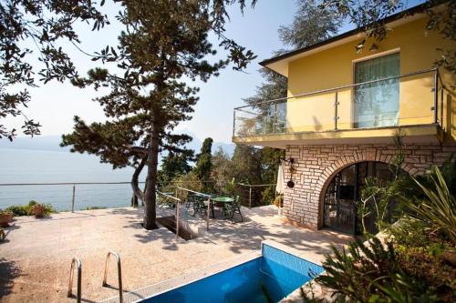  Villa VISTA LAGO in Torri del Benaco