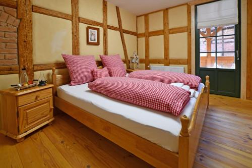 Naturhof-Papiermühle 2 Bett-Zimmer Rosenrot in Bollberg, Deutschland
