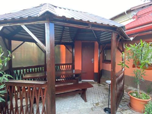 Izba pre štyri osoby (Izba pre styri osoby) in Kolta