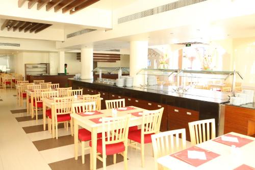 餐廳, Mousa Coast Chalets & Villas- Managed By Mousa Coast- Family Only in 拉斯蘇德爾