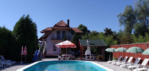 Ferienwohnung mit Pool für maximal 6 Personen direkt am See, A1 in Balatonmáriafürdő