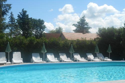 Ferienwohnung mit Pool für maximal 6 Personen direkt am See, A1 in Balatonmáriafürdő