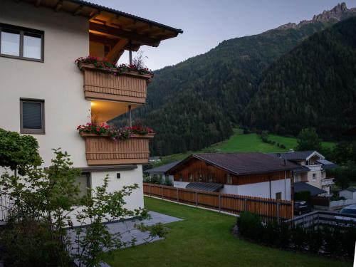 Berg' & Bluamen Appartements Stubai - image 6