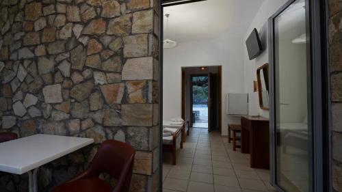 Kardamili Beach Hotel - image 7