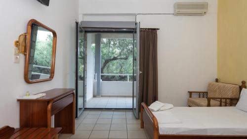 Kardamili Beach Hotel - image 10