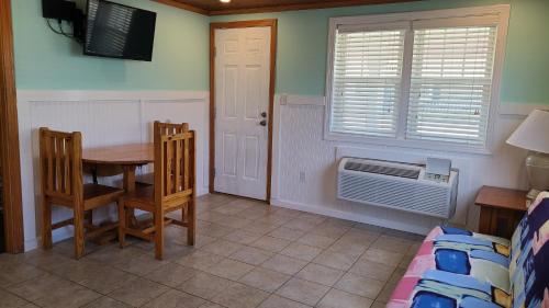Driftin Sands Motel - image 5