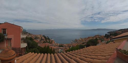 panoramica terrazza sul mare con parcheggio
