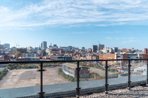 *NEW BUILD* 1 Bed Modern Apt - With Juliet Balcony - ROOF TOP TERRACE - Digbeth, Birmingham City Cen