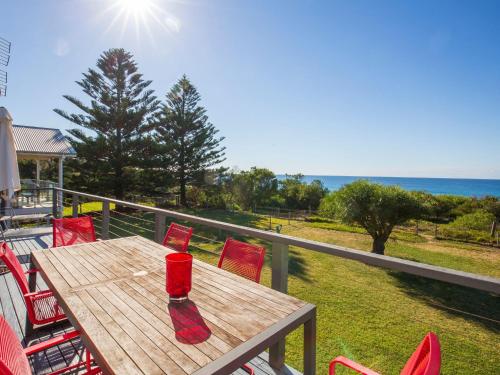 Endless Summer I Pet Friendly Absolute Beachfront in Jervis Bay