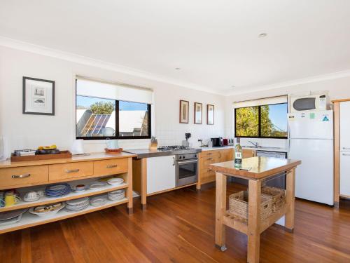 Endless Summer I Pet Friendly Absolute Beachfront in Jervis Bay