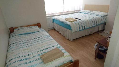 Room in Guest room - Family Room Sleeps 3 with 1 double and 1 single bed Ground Floor Private shower - image 11