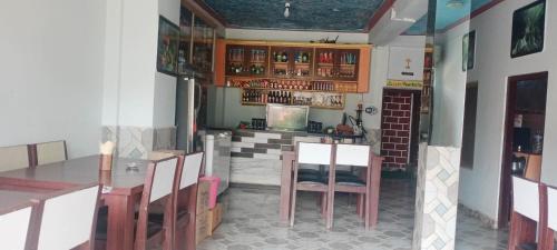 Restaurant, Unique Hotel and Lodge - Pleasure of Homely Stay - in Bandipur