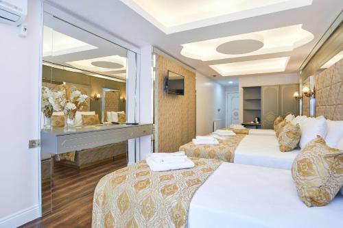 Family Room image 6