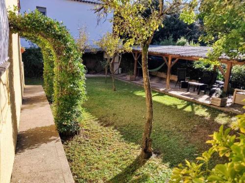 Can Camps Besalú Alojamiento con jardín privado