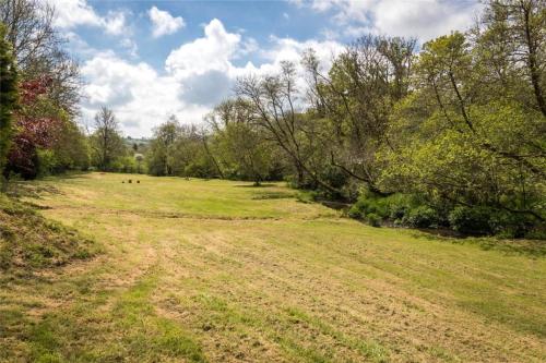 Pembrokeshire Yurts - Badger in Tegryn