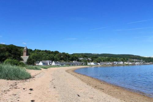 Lamlash- Self catering accommodation with seaviews