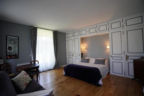 Château de Champblanc (Chateau de Champblanc) in Cognac