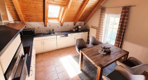 廚房, Cafe Altmühl, Ferienwohnungen Gästehaus Krimhilde direkt am Wasser (Cafe Altmuhl, Ferienwohnungen Gastehaus Krimhilde direkt am Wasser) in 艾星