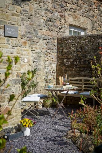 Chapel Cottage Set in a private courtyard in central location with 2 parking spaces