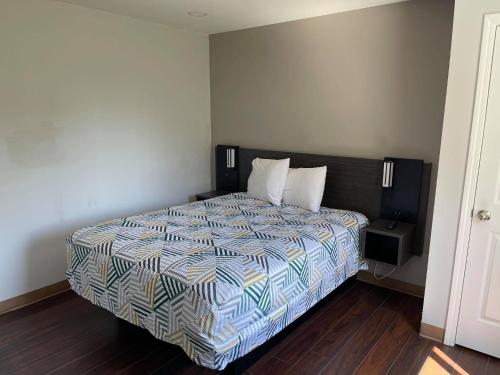 1 queen bed