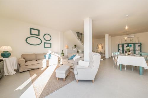  CASA DI EOLO 8&2, Emma Villas in Montelupone
