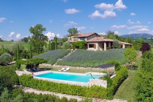 CASALE DELLE LAVANDE 10, Emma Villas - Accommodation - Todi