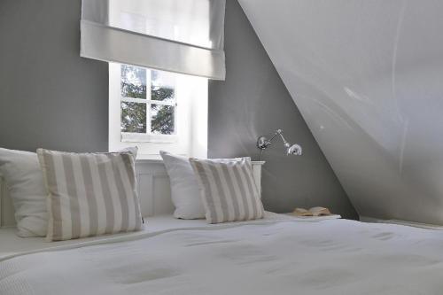 Nelle - image 2