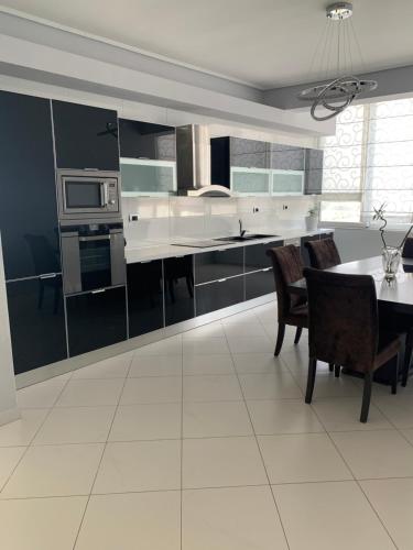 Sea La Vie Apartment - image 3