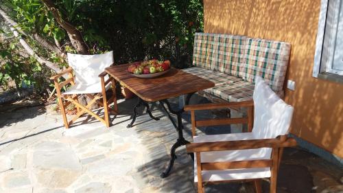 Evia Stone Made Holiday Home gîte à louer Grèce-Centrale