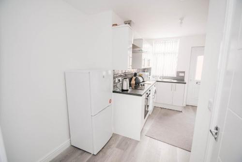 Florence Avenue Apartment 1 - image 6