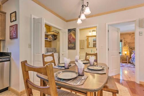 Marshall Riverfront Hideaway with Mountain Views! in Marshall, USA