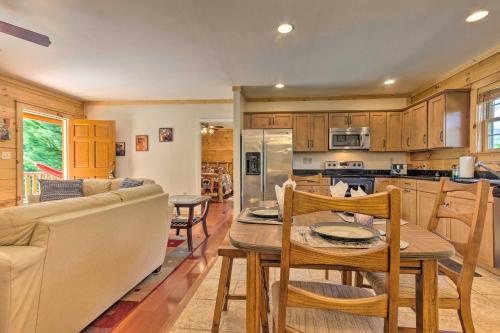 Marshall Riverfront Hideaway with Mountain Views! in Marshall, USA