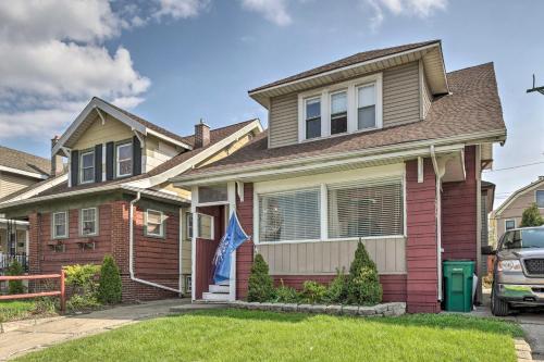 Comfortable Craftsman Home - 2 Miles to UB Campus! in Buffalo, USA