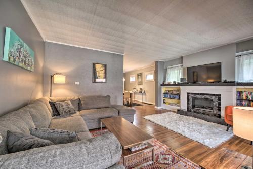 Comfortable Craftsman Home - 2 Miles to UB Campus! in Buffalo, USA