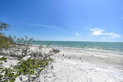 Estero Beach Couples Retreat with Pool Access!