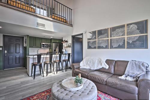 Mtn-View Condo Near Ski Resort 4 Mi to Downtown! in Gatlinburg, USA