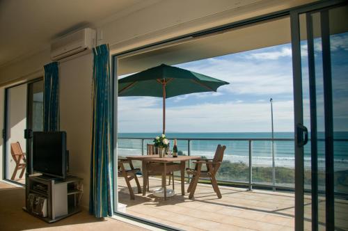 The Reef Beachfront Apartments