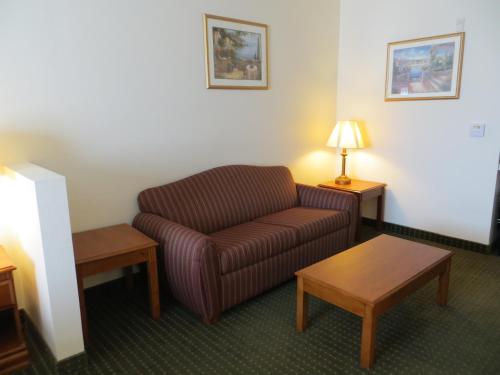 Best Western Plus Lake Elsinore Inn & Suites