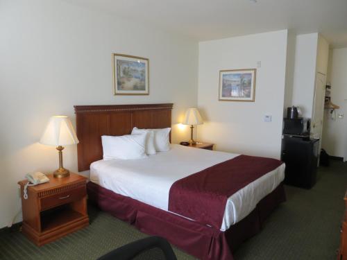 Best Western Plus Lake Elsinore Inn & Suites