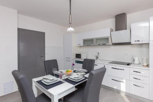 مطبخ, Apartments Villa Enzian in ملينى