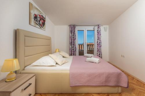 One-Bedroom Apartment with Balcony and Sea View image 10