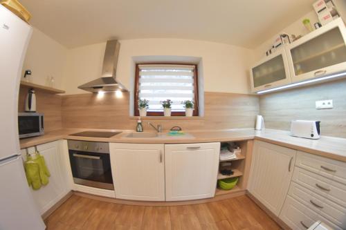 virtuve, Cottage Refresh in Štiavnické Bane